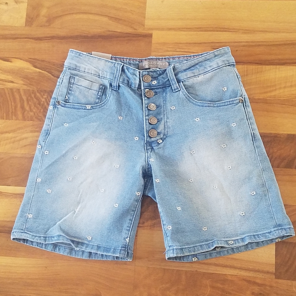 Broadway Light Blue Denim Shorts with Floral Embroidery Size XS